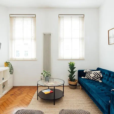 Unique 2 Bedroom Flat On Stoke Newington High Street